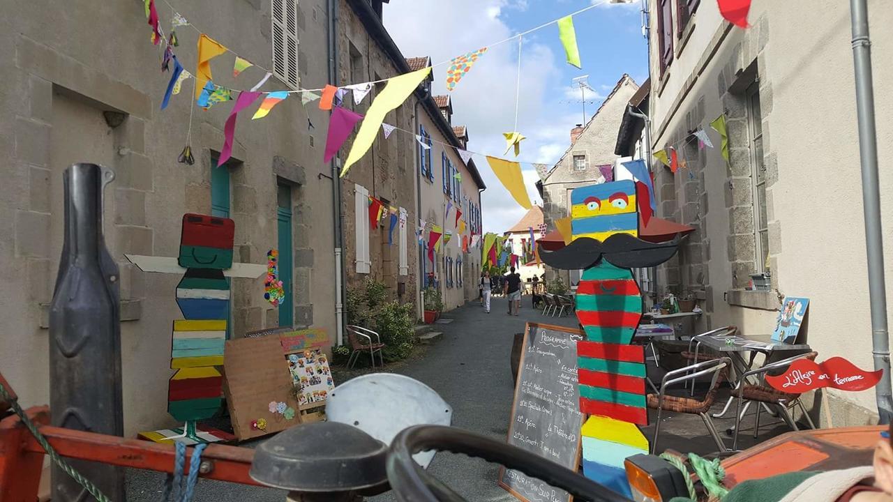 L'Alzire - Auberge Culturelle Jarnages Exterior foto